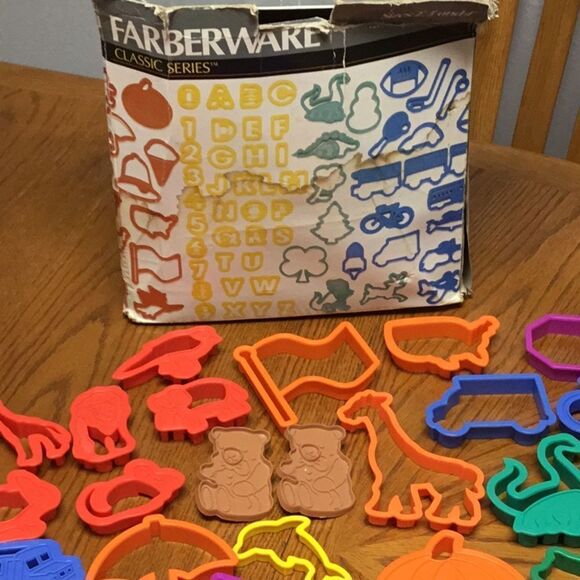 Vintage Farberware 78 Cookie Sandwich Cutters Animals Letters Numbers Holiday - Picture 6 of 6